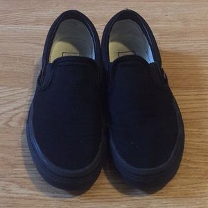 Boys Black Vans size 4.